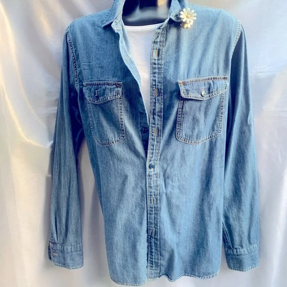 JCREW - premium CLASSIC Denim
Button-Up Shirt - Picture 2 of 13